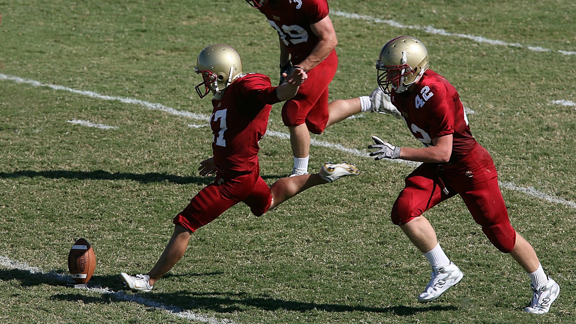 开云官网首页-亚洲足球盛事持续进行，激烈对抗令球迷热血澎湃，亚洲足球赛事